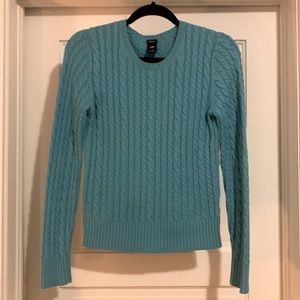 Small cotton cable-knit GAP sweater.